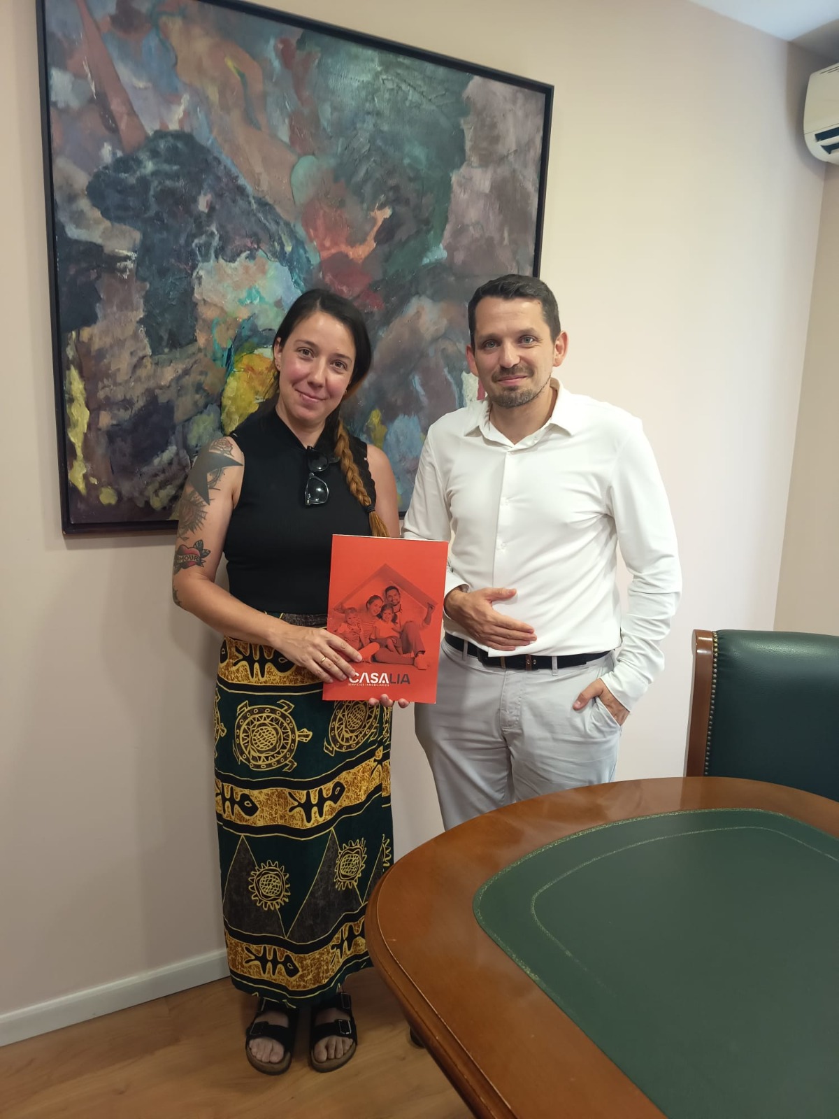 WhatsApp-Image-2026-09-30-at-11.31.54 Clientes de Casalia Inmobiliaria el día de la firma de su vivienda