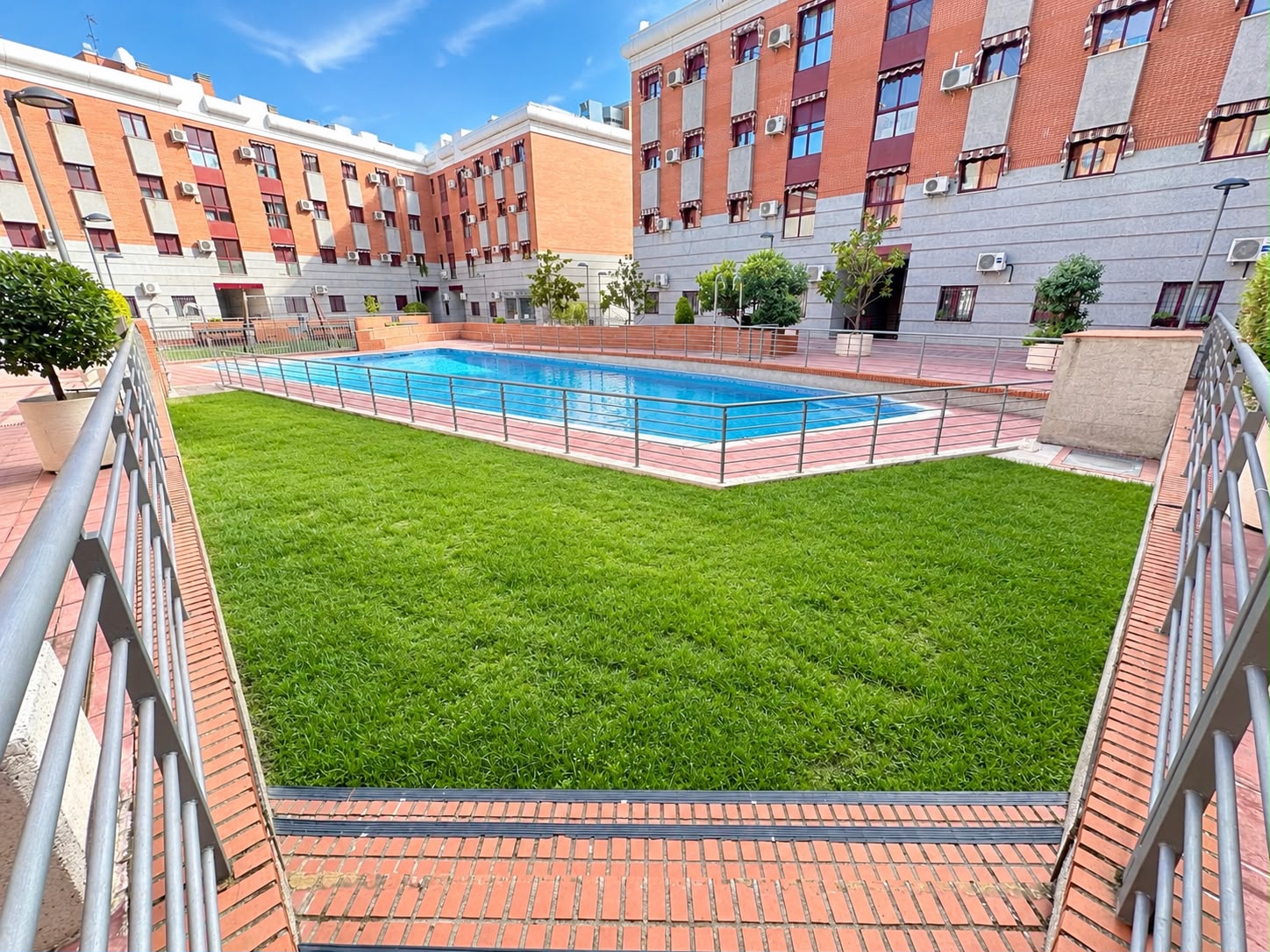 PISO EN UNA DE LAS MEJORES URBANIZACIONES DE PARLA, DE 3 DORMITORIOS, 2 BAÑOS, GARAJE, PISCINA. — Casalia Inmobiliaria, Parla (foto 2 de 21)