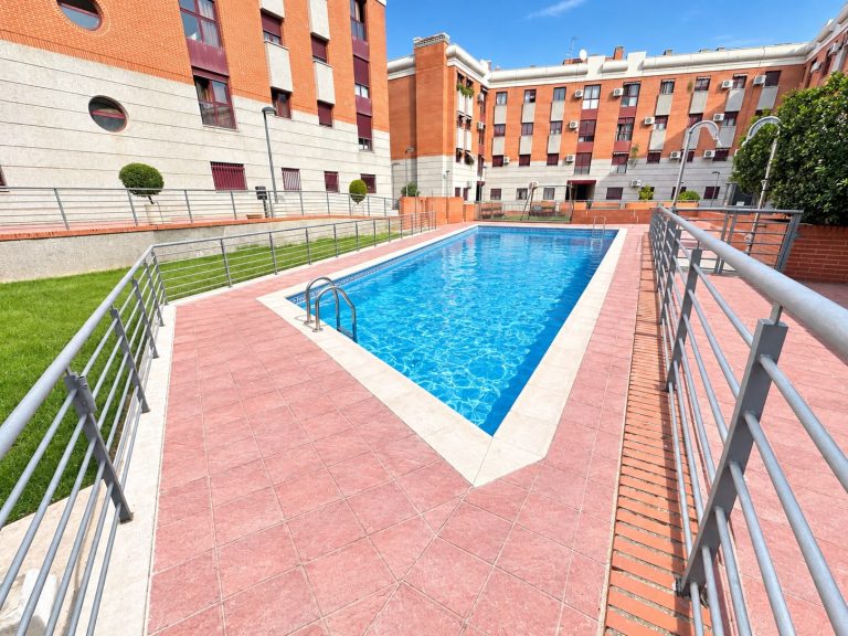 PISO EN UNA DE LAS MEJORES URBANIZACIONES DE PARLA, DE 3 DORMITORIOS, 2 BAÑOS, GARAJE, PISCINA. — Casalia Inmobiliaria, Parla (foto 4 de 21)
