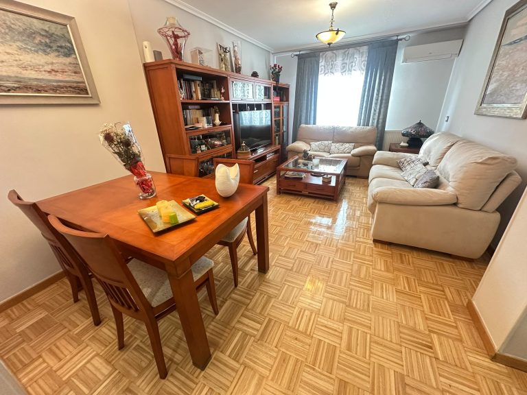 PISO EN UNA DE LAS MEJORES URBANIZACIONES DE PARLA, DE 3 DORMITORIOS, 2 BAÑOS, GARAJE, PISCINA. — Casalia Inmobiliaria, Parla (foto 5 de 21)