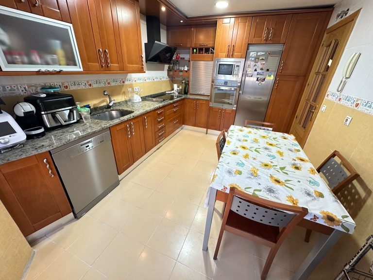 ESPECTACULAR CHALET DE 4 PLANTAS CON PISCINA PRIVADA EN LA ERMITA – PARLA — Casalia Inmobiliaria, Parla (foto 12 de 36)