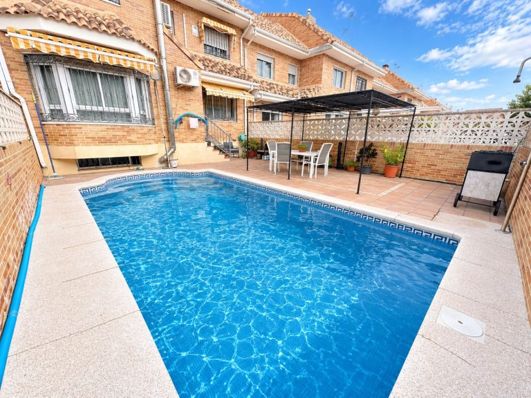 ESPECTACULAR CHALET DE 4 PLANTAS CON PISCINA PRIVADA EN LA ERMITA – PARLA — Casalia Inmobiliaria, Parla (foto 2 de 36)