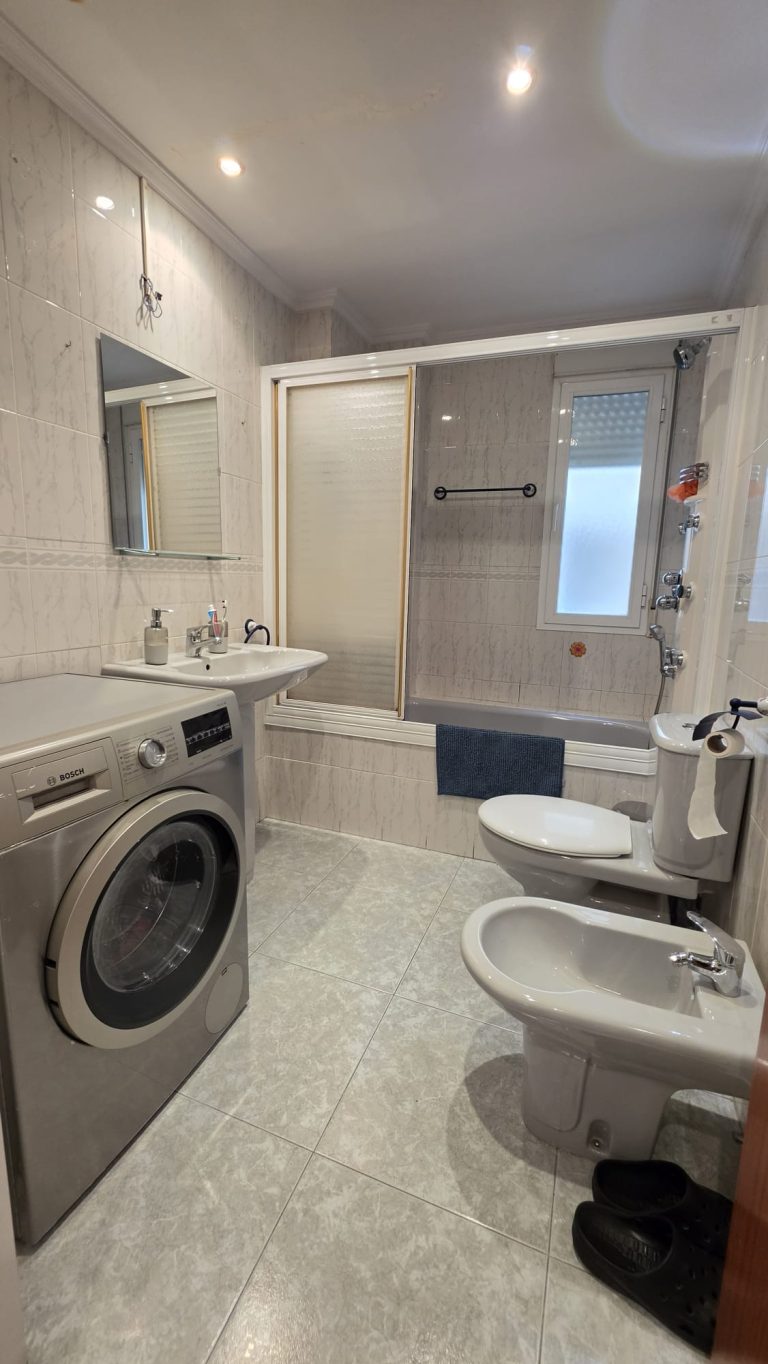 PISO EN VENTA DE 3 HABITACIONES, 2 BAÑOS Y ASCENSOR EN ZONA REYES. — Casalia Inmobiliaria, Parla (foto 18 de 22)