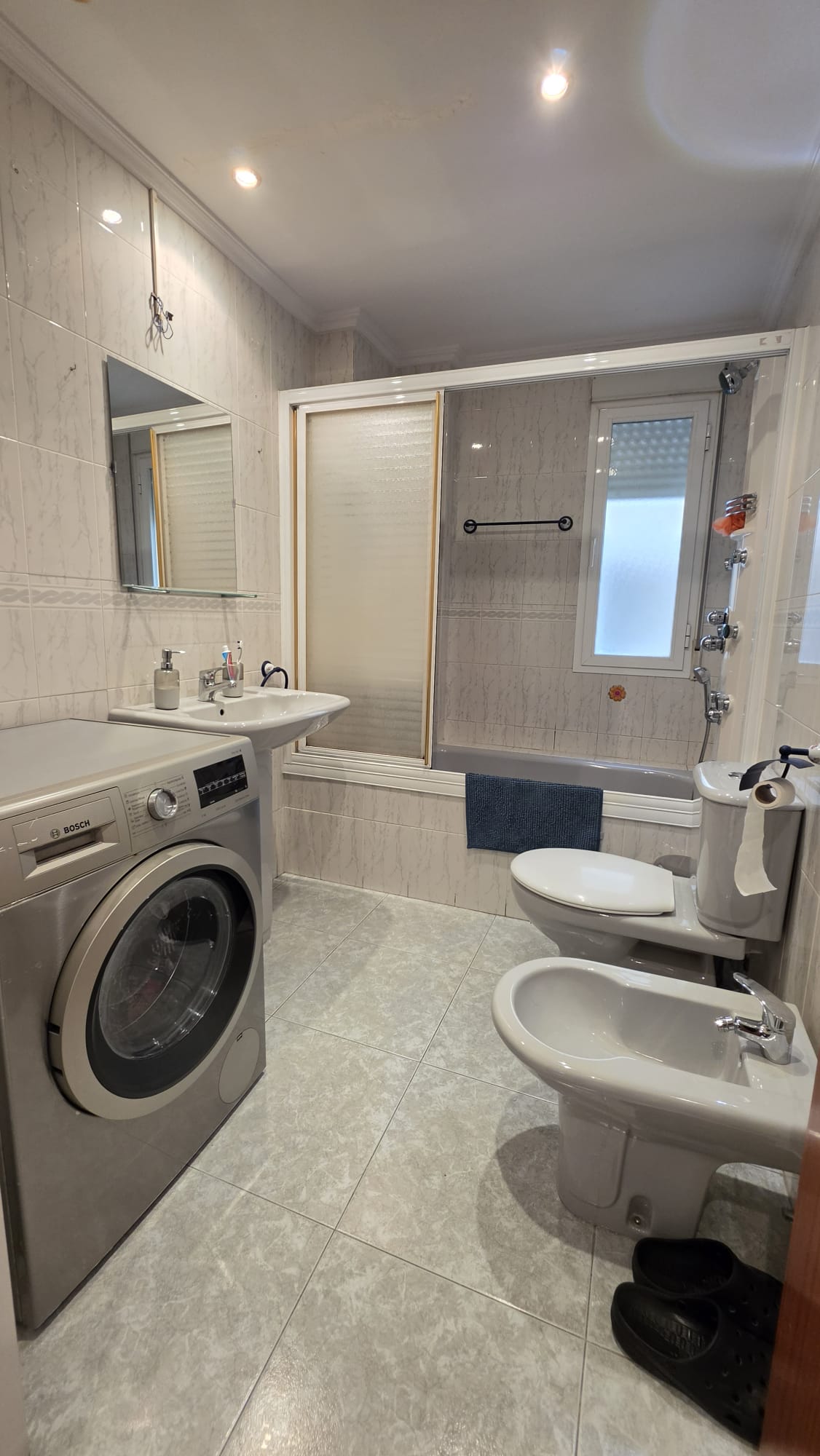 PISO EN VENTA DE 3 HABITACIONES, 2 BAÑOS Y ASCENSOR EN ZONA REYES. — Casalia Inmobiliaria, Parla (foto 18 de 22)