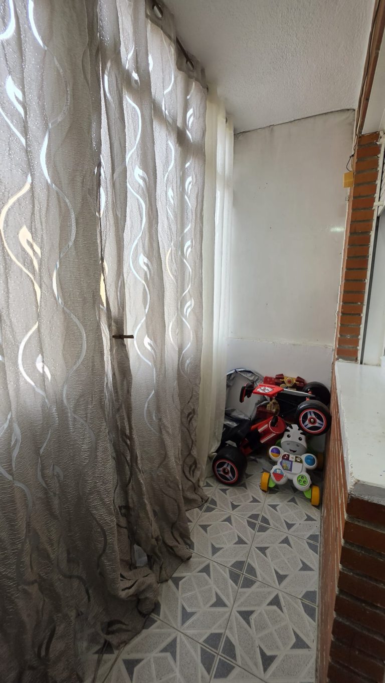 PISO EN VENTA DE 3 HABITACIONES, 2 BAÑOS Y ASCENSOR EN ZONA REYES. — Casalia Inmobiliaria, Parla (foto 17 de 22)
