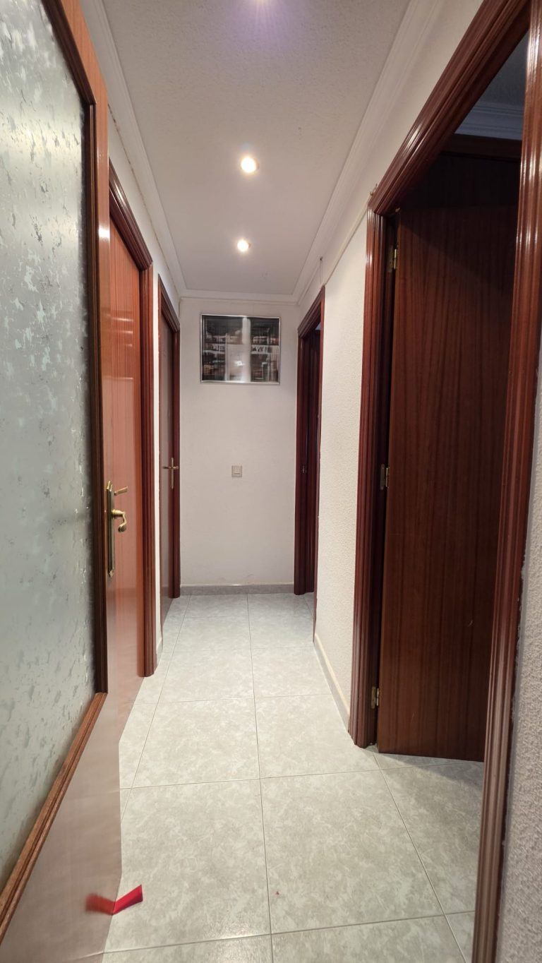 PISO EN VENTA DE 3 HABITACIONES, 2 BAÑOS Y ASCENSOR EN ZONA REYES. — Casalia Inmobiliaria, Parla (foto 16 de 22)