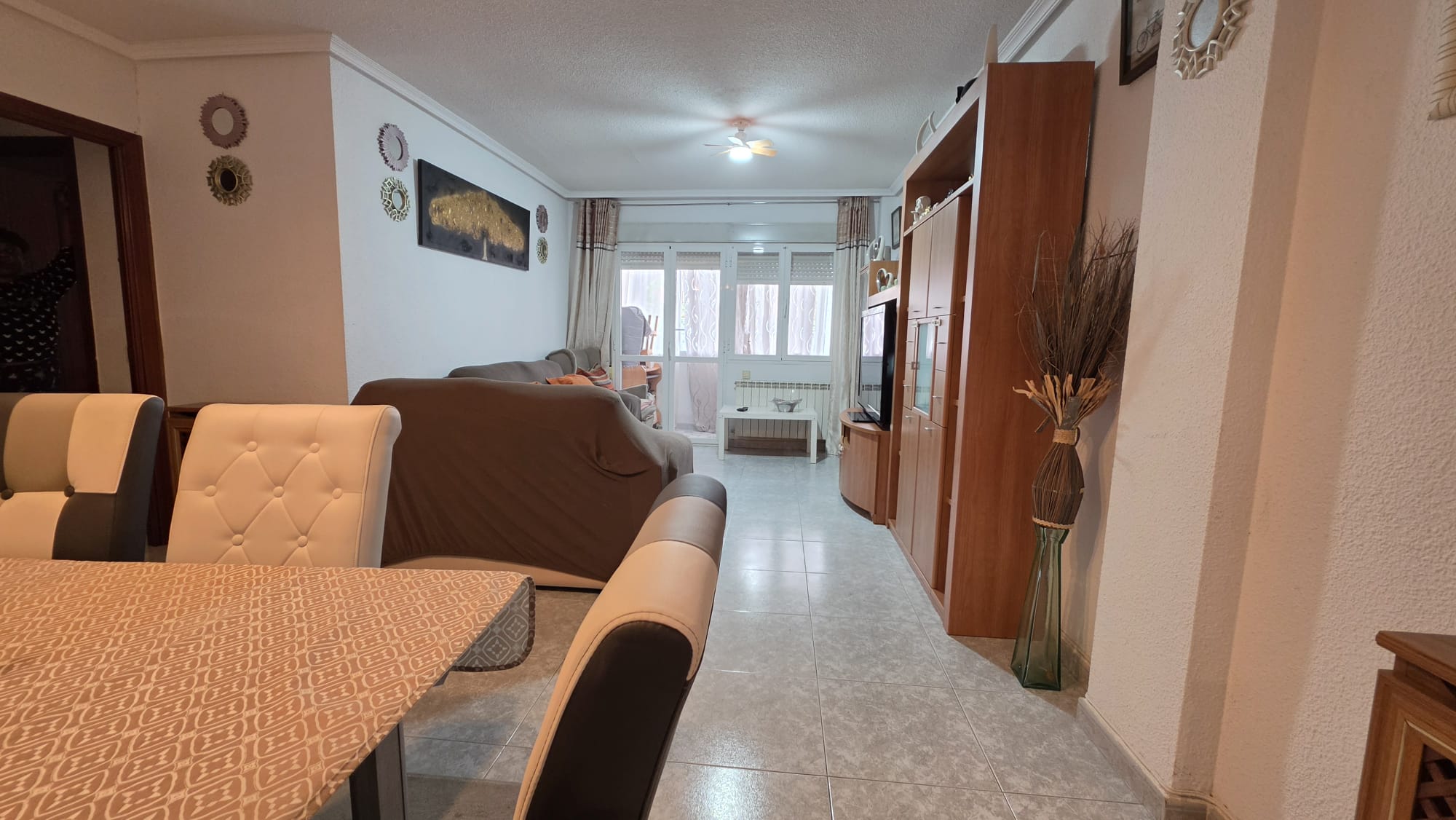 PISO EN VENTA DE 3 HABITACIONES, 2 BAÑOS Y ASCENSOR EN ZONA REYES. — Casalia Inmobiliaria, Parla (foto 4 de 22)