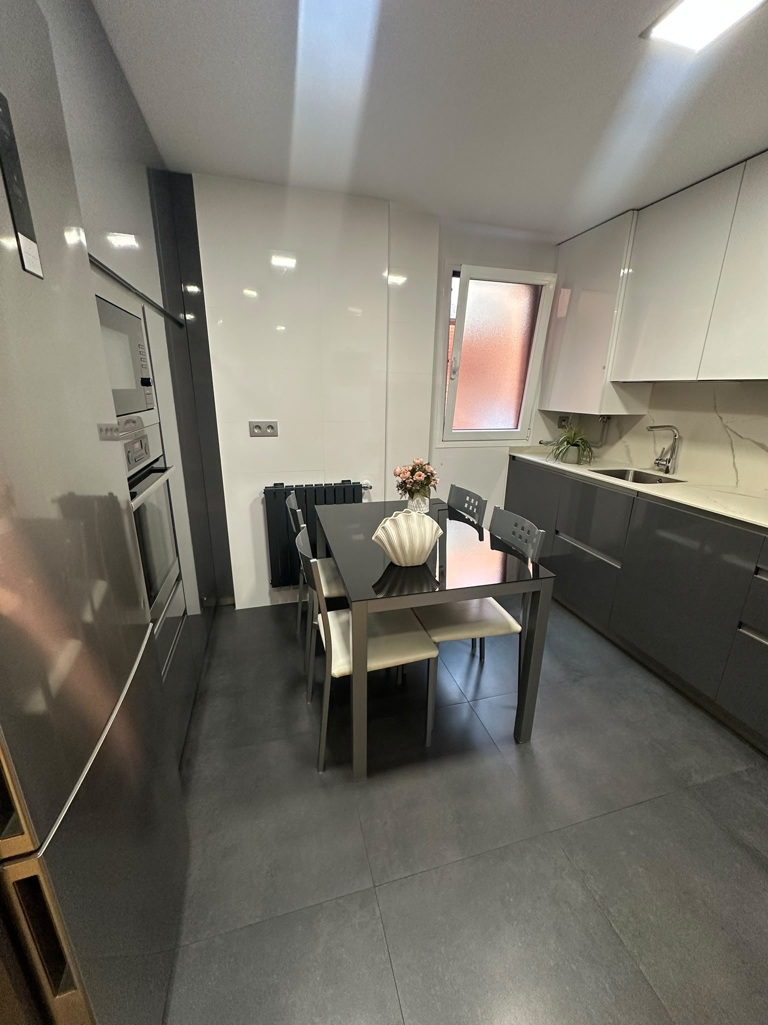 PISO EN UNA DE LAS MEJORES URBANIZACIONES DE PARLA, DE 3 DORMITORIOS, 2 BAÑOS, GARAJE, PISCINA. — Casalia Inmobiliaria, Parla (foto 8 de 21)