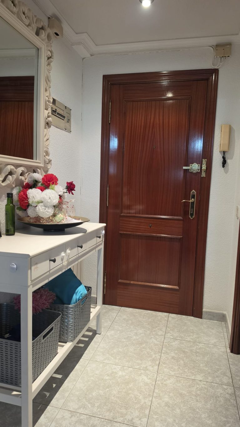 PISO EN VENTA DE 3 HABITACIONES, 2 BAÑOS Y ASCENSOR EN ZONA REYES. — Casalia Inmobiliaria, Parla (foto 8 de 22)