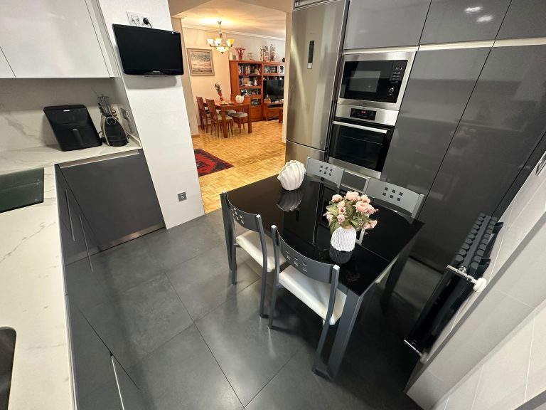PISO EN UNA DE LAS MEJORES URBANIZACIONES DE PARLA, DE 3 DORMITORIOS, 2 BAÑOS, GARAJE, PISCINA. — Casalia Inmobiliaria, Parla (foto 9 de 21)