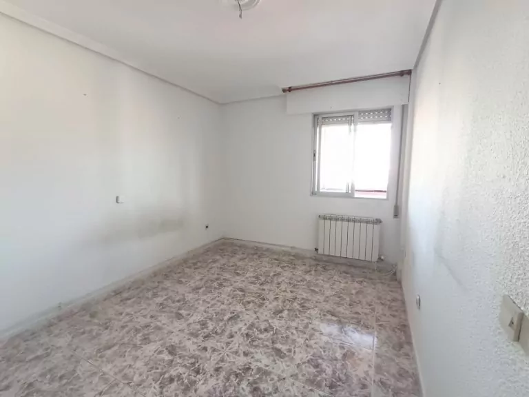PISO EN VENTA EN PARLA – ZONA REYES CATÓLICOS — Casalia Inmobiliaria, Parla (foto 13 de 24)