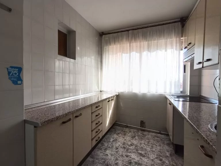 PISO EN VENTA EN PARLA – ZONA REYES CATÓLICOS — Casalia Inmobiliaria, Parla (foto 9 de 24)
