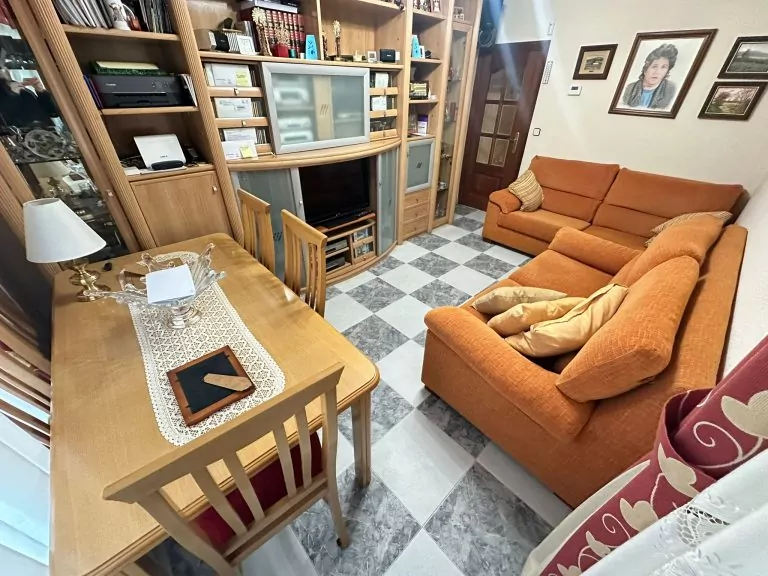 PISO BAJO EN VENTA EN PARLA ZONA – EL NIDO LAS FUENTES — Casalia Inmobiliaria, Parla (foto 2 de 18)