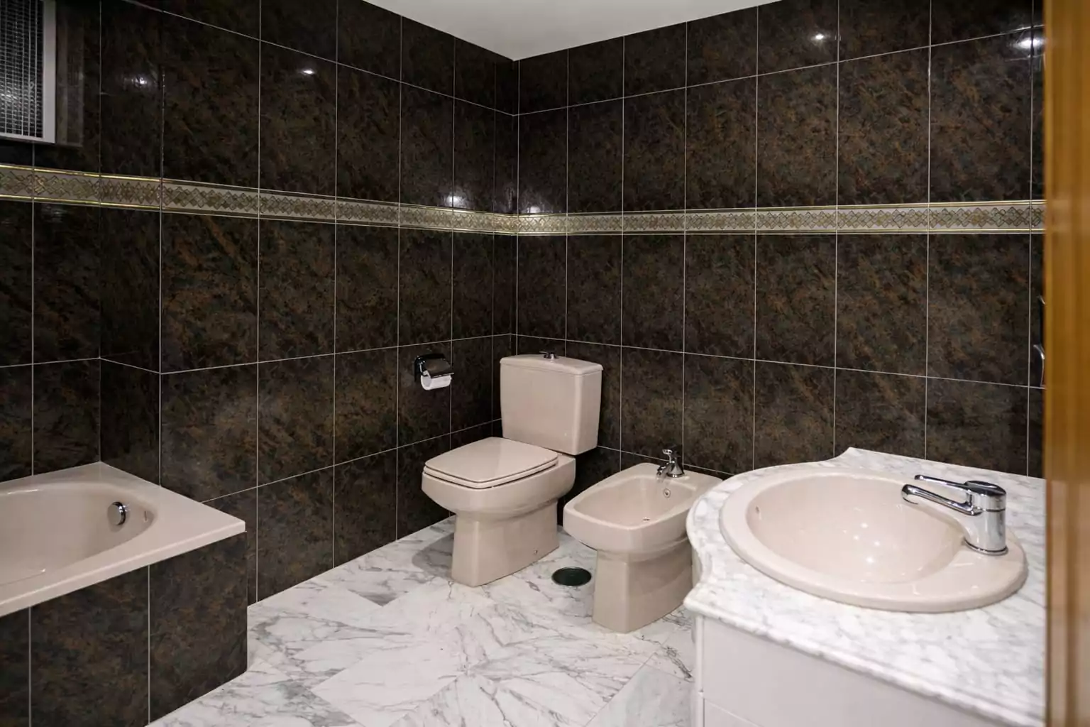 EDIFICIO DE USO MIXTO EN VENTA EN PARLA – ZONA PINTO-SAN ROQUE — Casalia Inmobiliaria, Parla (foto 10 de 21)