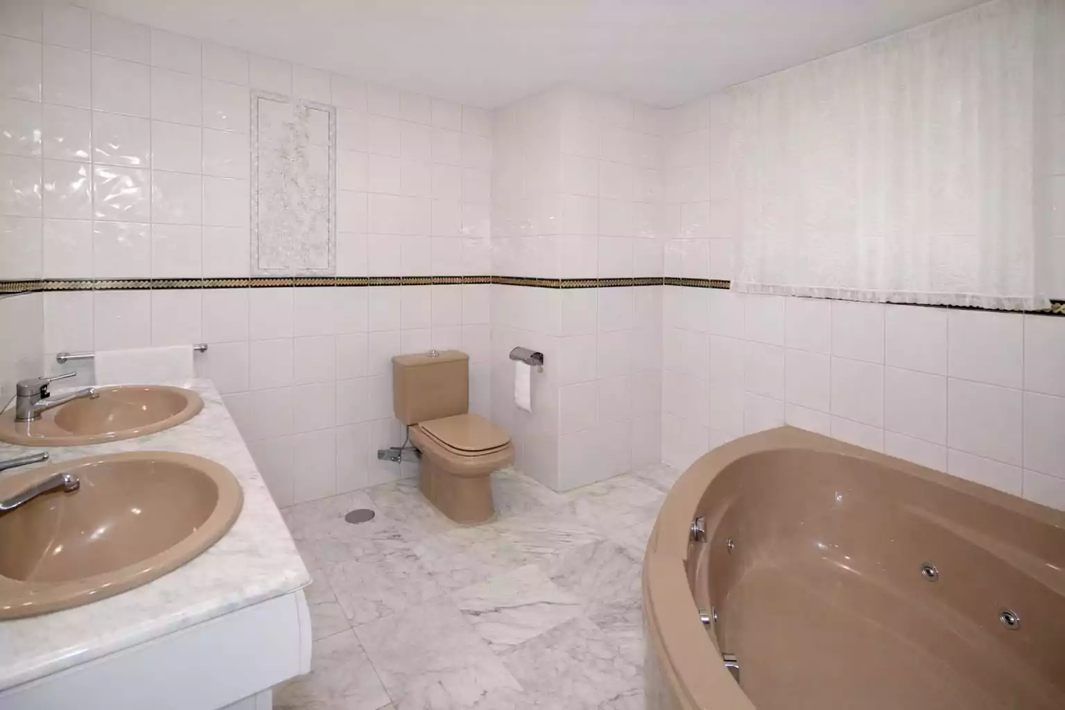 EDIFICIO DE USO MIXTO EN VENTA EN PARLA – ZONA PINTO-SAN ROQUE — Casalia Inmobiliaria, Parla (foto 11 de 21)