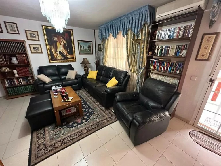 CHALET ADOSADO EN VENTA EN PARLA – ZONA LAS AMÉRICAS — Casalia Inmobiliaria, Parla (foto 12 de 47)