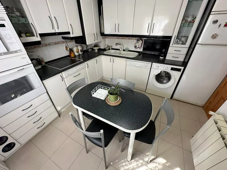 CHALET ADOSADO EN VENTA EN PARLA – ZONA LAS AMÉRICAS — Casalia Inmobiliaria, Parla (foto 14 de 47)