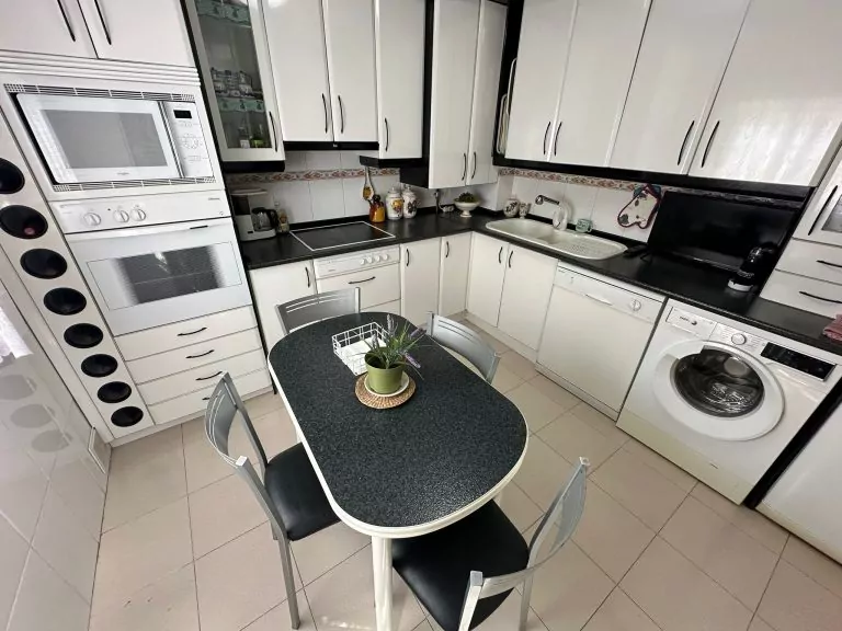 CHALET ADOSADO EN VENTA EN PARLA – ZONA LAS AMÉRICAS — Casalia Inmobiliaria, Parla (foto 16 de 47)