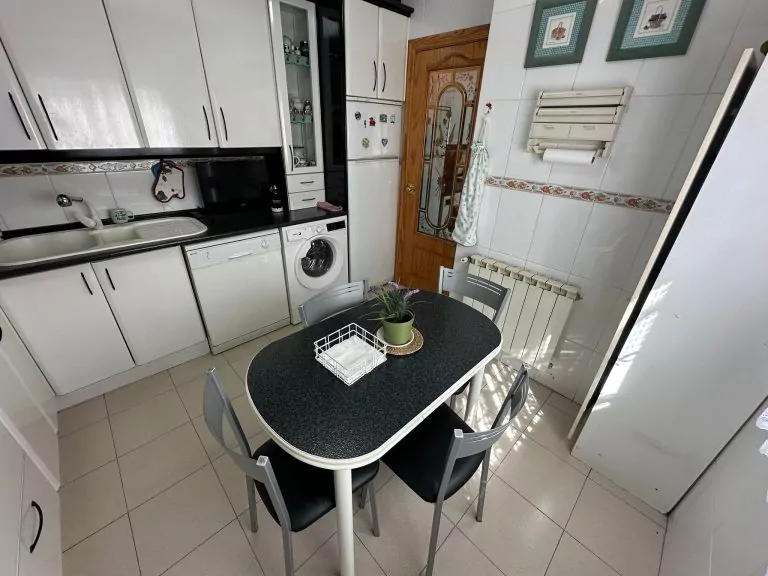 CHALET ADOSADO EN VENTA EN PARLA – ZONA LAS AMÉRICAS — Casalia Inmobiliaria, Parla (foto 17 de 47)