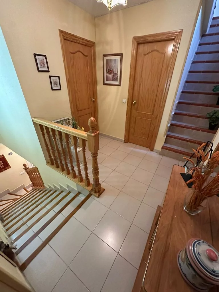 CHALET ADOSADO EN VENTA EN PARLA – ZONA LAS AMÉRICAS — Casalia Inmobiliaria, Parla (foto 20 de 47)