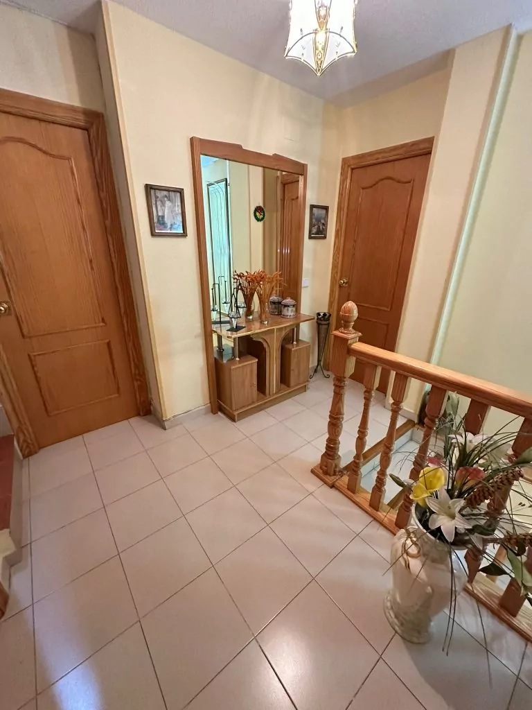 CHALET ADOSADO EN VENTA EN PARLA – ZONA LAS AMÉRICAS — Casalia Inmobiliaria, Parla (foto 22 de 47)