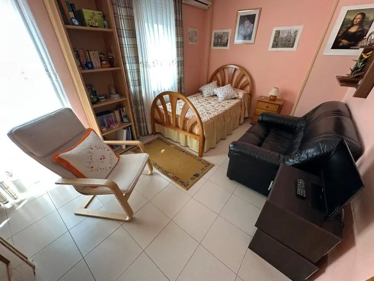 CHALET ADOSADO EN VENTA EN PARLA – ZONA LAS AMÉRICAS — Casalia Inmobiliaria, Parla (foto 30 de 47)