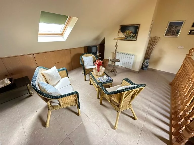 CHALET ADOSADO EN VENTA EN PARLA – ZONA LAS AMÉRICAS — Casalia Inmobiliaria, Parla (foto 36 de 47)