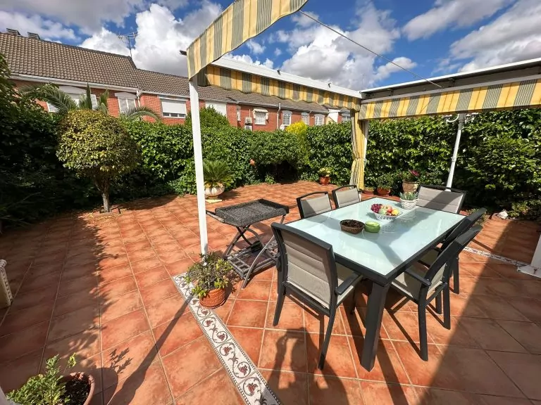 CHALET ADOSADO EN VENTA EN PARLA – ZONA LAS AMÉRICAS — Casalia Inmobiliaria, Parla (foto 4 de 47)