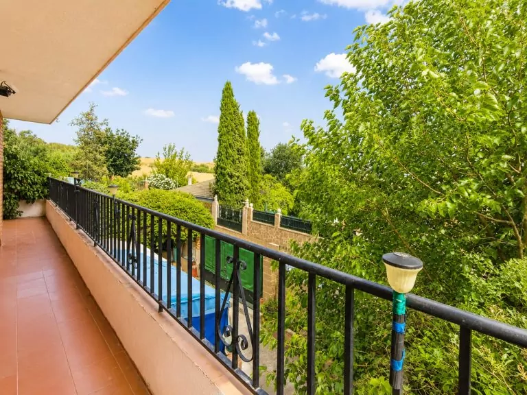 CHALET INDEPENDIENTE CON MÁS DE 1.000 M2 DE PARCELA EN VENTA EN PALOMEQUE-TOLEDO — Casalia Inmobiliaria, Parla (foto 1 de 40)