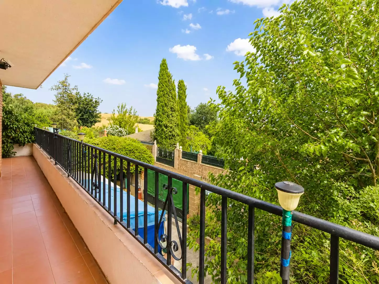 CHALET INDEPENDIENTE CON MÁS DE 1.000 M2 DE PARCELA EN VENTA EN PALOMEQUE-TOLEDO — Casalia Inmobiliaria, Parla (foto 1 de 40)