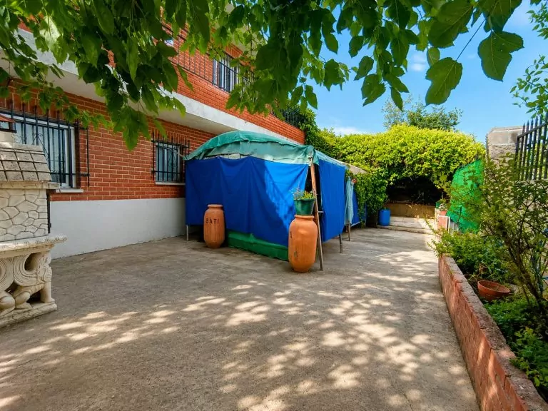 CHALET INDEPENDIENTE CON MÁS DE 1.000 M2 DE PARCELA EN VENTA EN PALOMEQUE-TOLEDO — Casalia Inmobiliaria, Parla (foto 4 de 40)