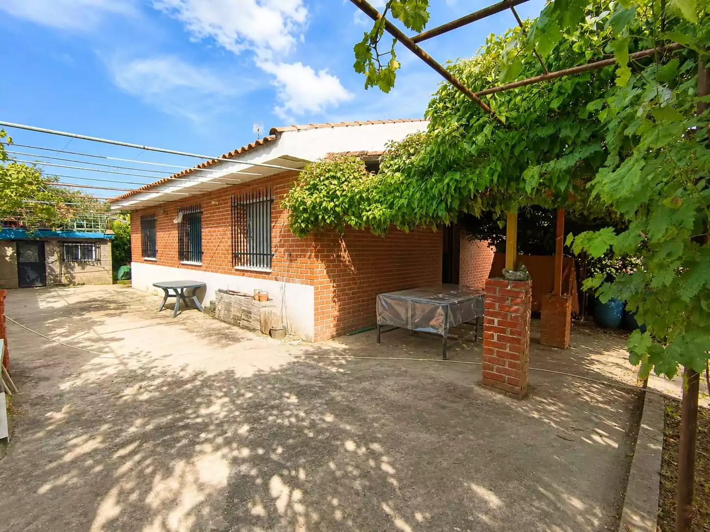 CHALET INDEPENDIENTE CON MÁS DE 1.000 M2 DE PARCELA EN VENTA EN PALOMEQUE-TOLEDO — Casalia Inmobiliaria, Parla (foto 5 de 40)