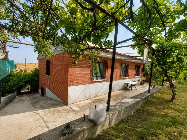 CHALET INDEPENDIENTE CON MÁS DE 1.000 M2 DE PARCELA EN VENTA EN PALOMEQUE-TOLEDO — Casalia Inmobiliaria, Parla (foto 6 de 40)