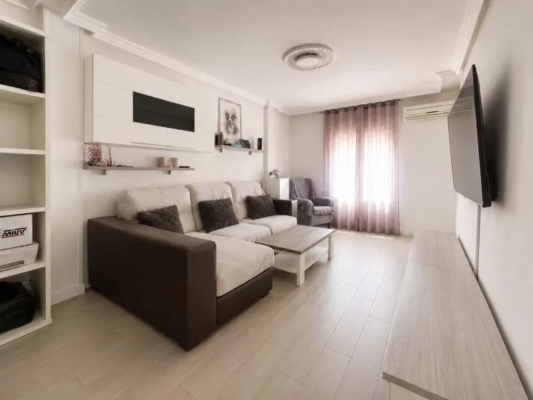 PISO REFORMADO EN VENTA EN PARLA – ZONA REYES — Casalia Inmobiliaria, Parla (foto 1 de 18)
