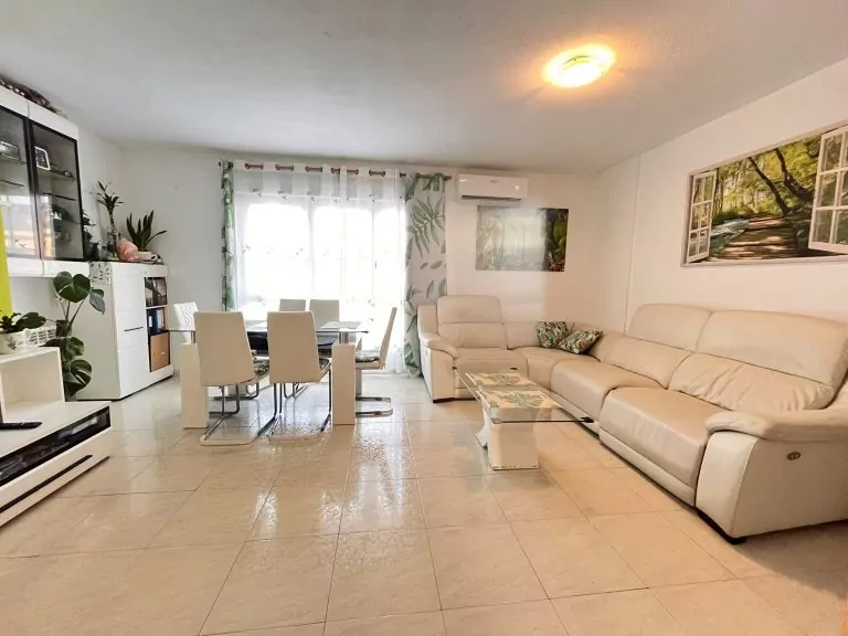 PISO CON PLAZA DE GARAJE EN VENTA EN PARLA – ZONA REYES — Casalia Inmobiliaria, Parla (foto 1 de 42)