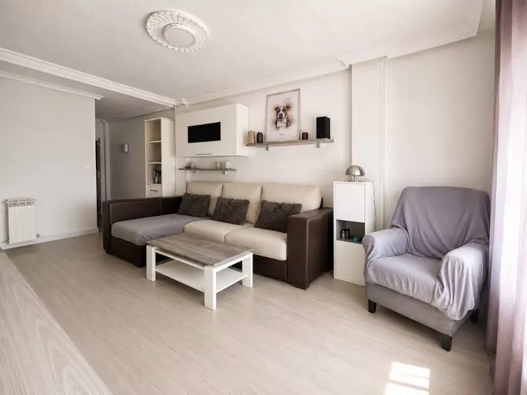 PISO REFORMADO EN VENTA EN PARLA – ZONA REYES — Casalia Inmobiliaria, Parla (foto 2 de 18)