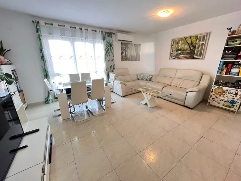 PISO CON PLAZA DE GARAJE EN VENTA EN PARLA – ZONA REYES — Casalia Inmobiliaria, Parla (foto 2 de 42)