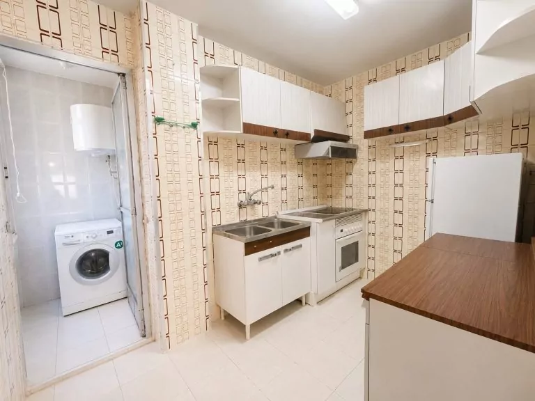 PISO A REFORMAR EN VENTA EN PARLA – ZONA CALLE PINTO — Casalia Inmobiliaria, Parla (foto 3 de 16)