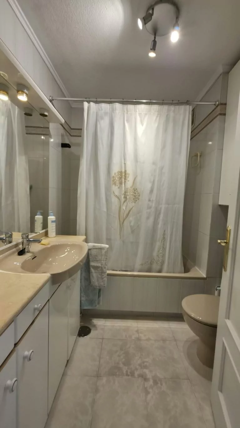 PISO DE 4 HABITACIONES EN VENTA EN PARLA – ZONA REYES CATÓLICOS — Casalia Inmobiliaria, Parla (foto 17 de 27)
