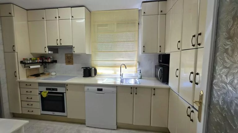 PISO DE 4 HABITACIONES EN VENTA EN PARLA – ZONA REYES CATÓLICOS — Casalia Inmobiliaria, Parla (foto 7 de 27)