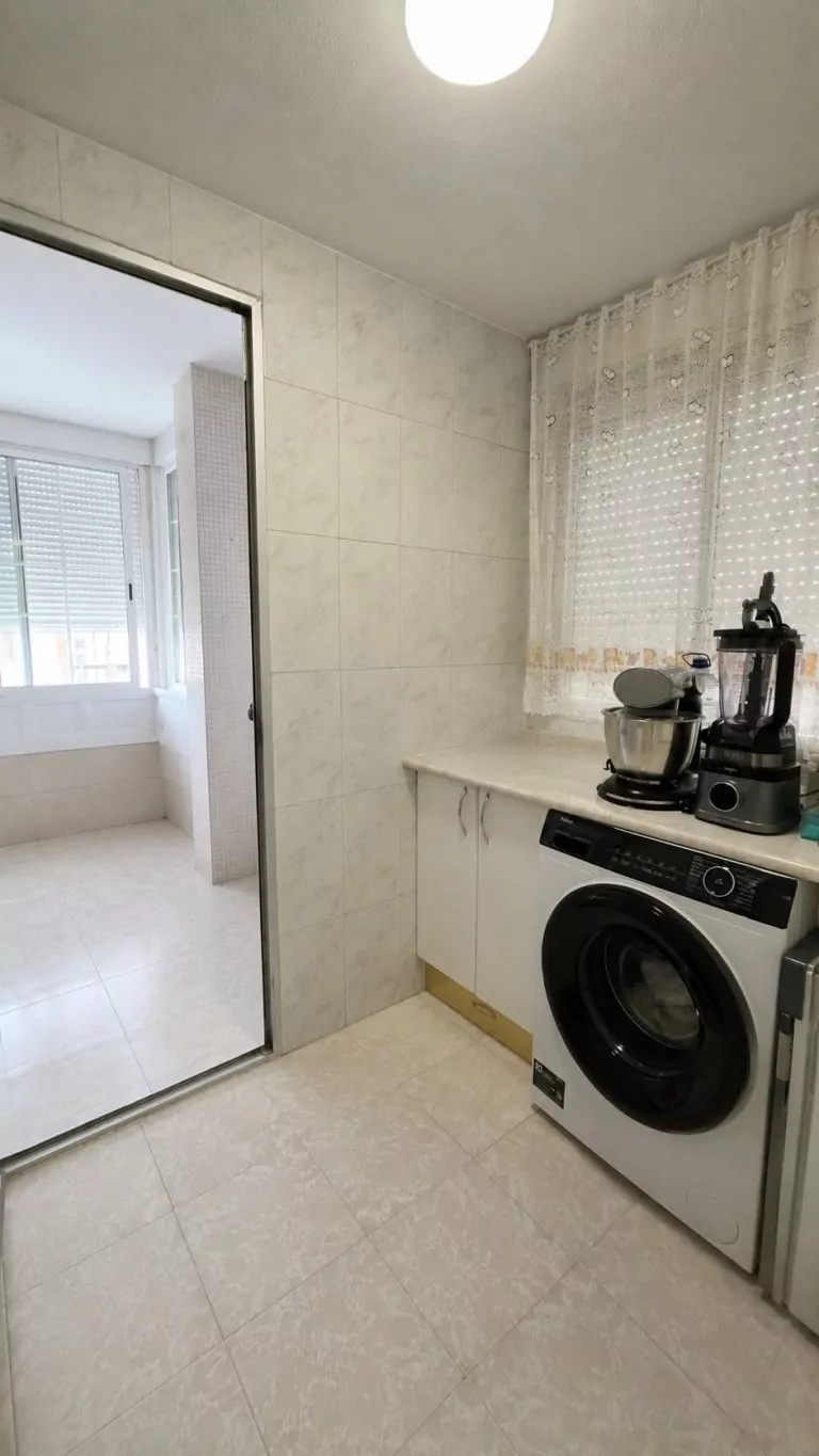 PISO DE 4 HABITACIONES EN VENTA EN PARLA – ZONA REYES CATÓLICOS — Casalia Inmobiliaria, Parla (foto 10 de 27)