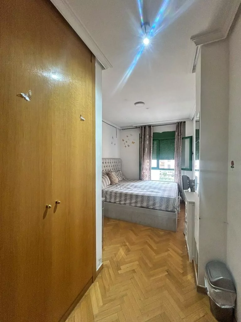 PISO SEMINUEVO DE 4 HABITACIONES EN VENTA EL PARLA – ZONA EL NIDO/ LAS FUENTES — Casalia Inmobiliaria, Parla (foto 9 de 20)