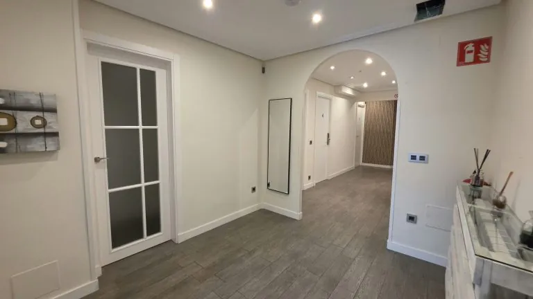 CASA INDEPENDIENTE CON 5 HABITACIONES ADAPTADA PARA ALQUILER DE HABITACIONES EN PARLA – ZONA CENTRO — Casalia Inmobiliaria, Parla (foto 16 de 47)