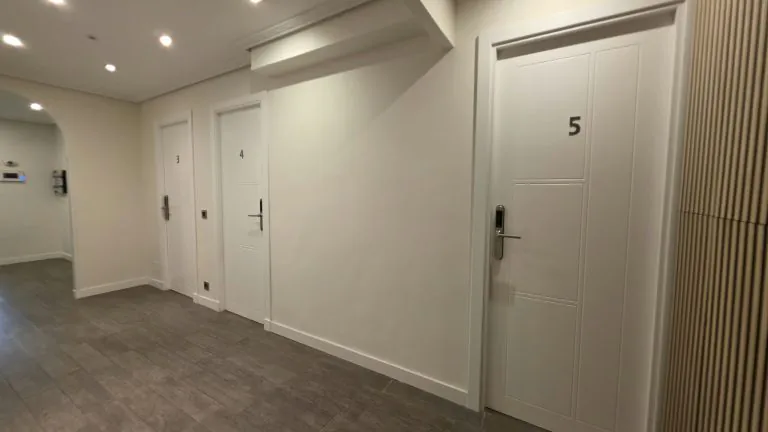 CASA INDEPENDIENTE CON 5 HABITACIONES ADAPTADA PARA ALQUILER DE HABITACIONES EN PARLA – ZONA CENTRO — Casalia Inmobiliaria, Parla (foto 21 de 47)