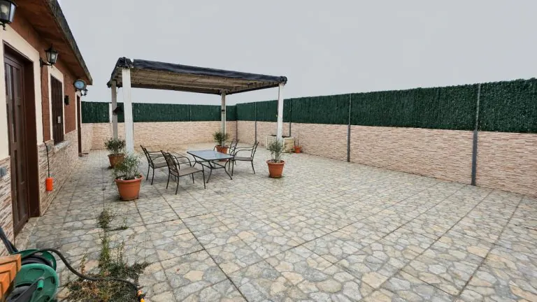 CASA INDEPENDIENTE CON 5 HABITACIONES ADAPTADA PARA ALQUILER DE HABITACIONES EN PARLA – ZONA CENTRO — Casalia Inmobiliaria, Parla (foto 2 de 47)