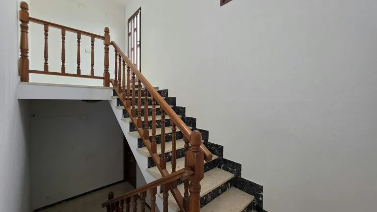 CASA INDEPENDIENTE CON 5 HABITACIONES ADAPTADA PARA ALQUILER DE HABITACIONES EN PARLA – ZONA CENTRO — Casalia Inmobiliaria, Parla (foto 37 de 47)