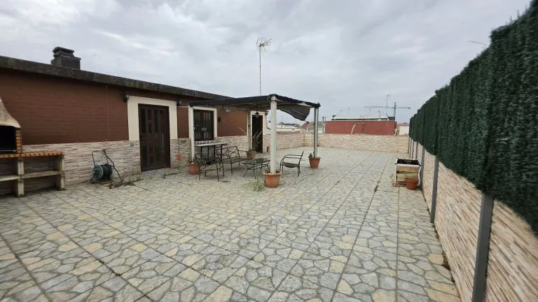 CASA INDEPENDIENTE CON 5 HABITACIONES ADAPTADA PARA ALQUILER DE HABITACIONES EN PARLA – ZONA CENTRO — Casalia Inmobiliaria, Parla (foto 4 de 47)