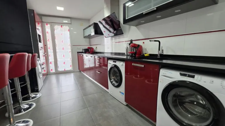 CASA INDEPENDIENTE CON 5 HABITACIONES ADAPTADA PARA ALQUILER DE HABITACIONES EN PARLA – ZONA CENTRO — Casalia Inmobiliaria, Parla (foto 9 de 47)