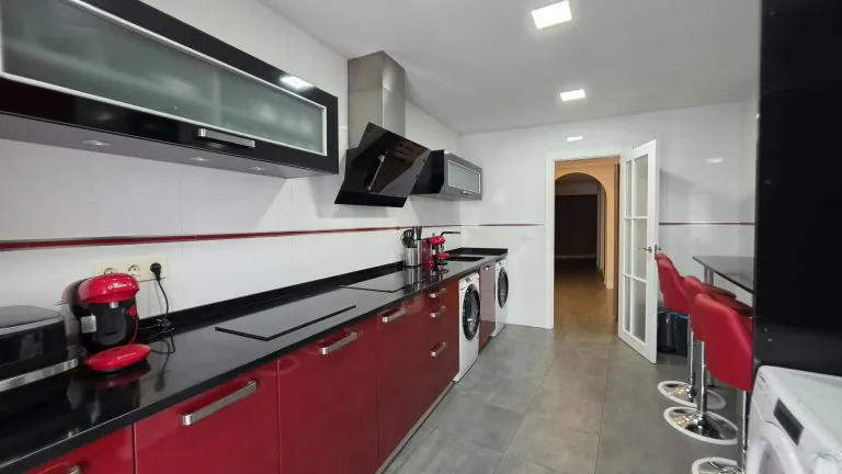CASA INDEPENDIENTE CON 5 HABITACIONES ADAPTADA PARA ALQUILER DE HABITACIONES EN PARLA – ZONA CENTRO — Casalia Inmobiliaria, Parla (foto 10 de 47)