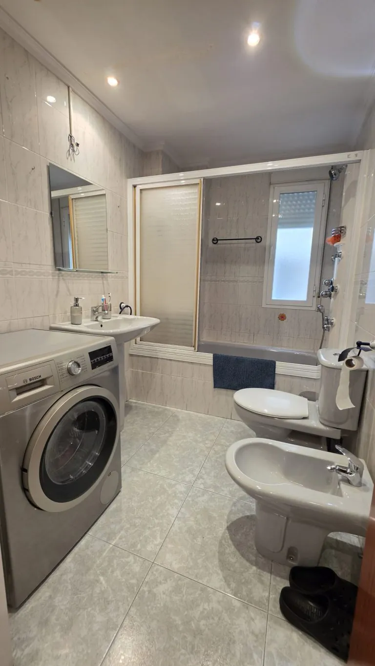 PISO EN VENTA DE 3 HABITACIONES, 2 BAÑOS Y ASCENSOR EN ZONA REYES. — Casalia Inmobiliaria, Parla (foto 18 de 22)